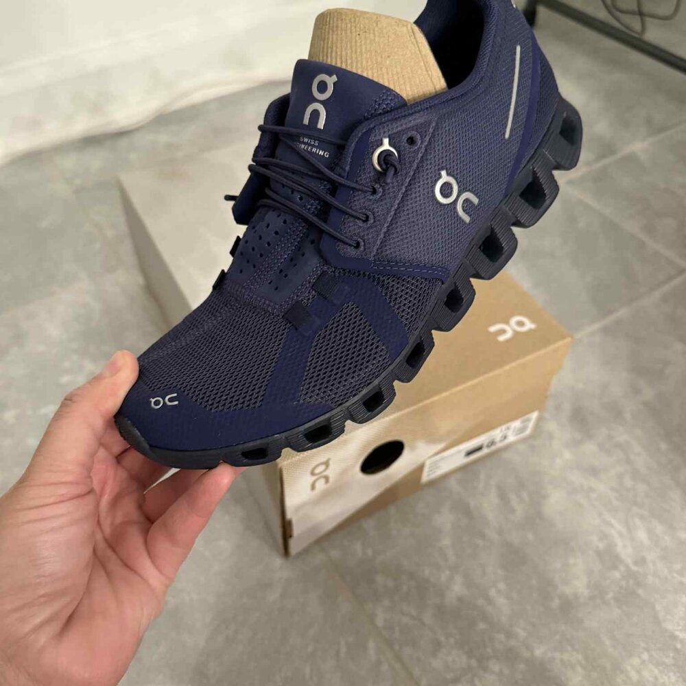 On Running Cloud Sneakers – Women’s – Navy – Size 6.5 – New in Box